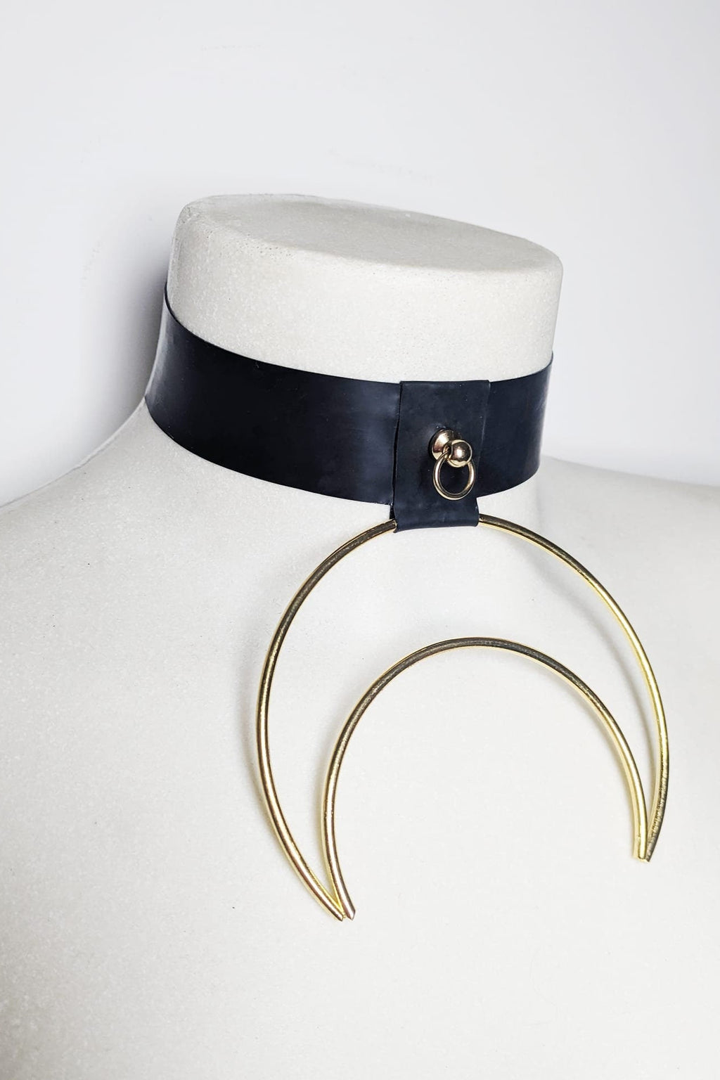 O'HARE Latex Moon Choker