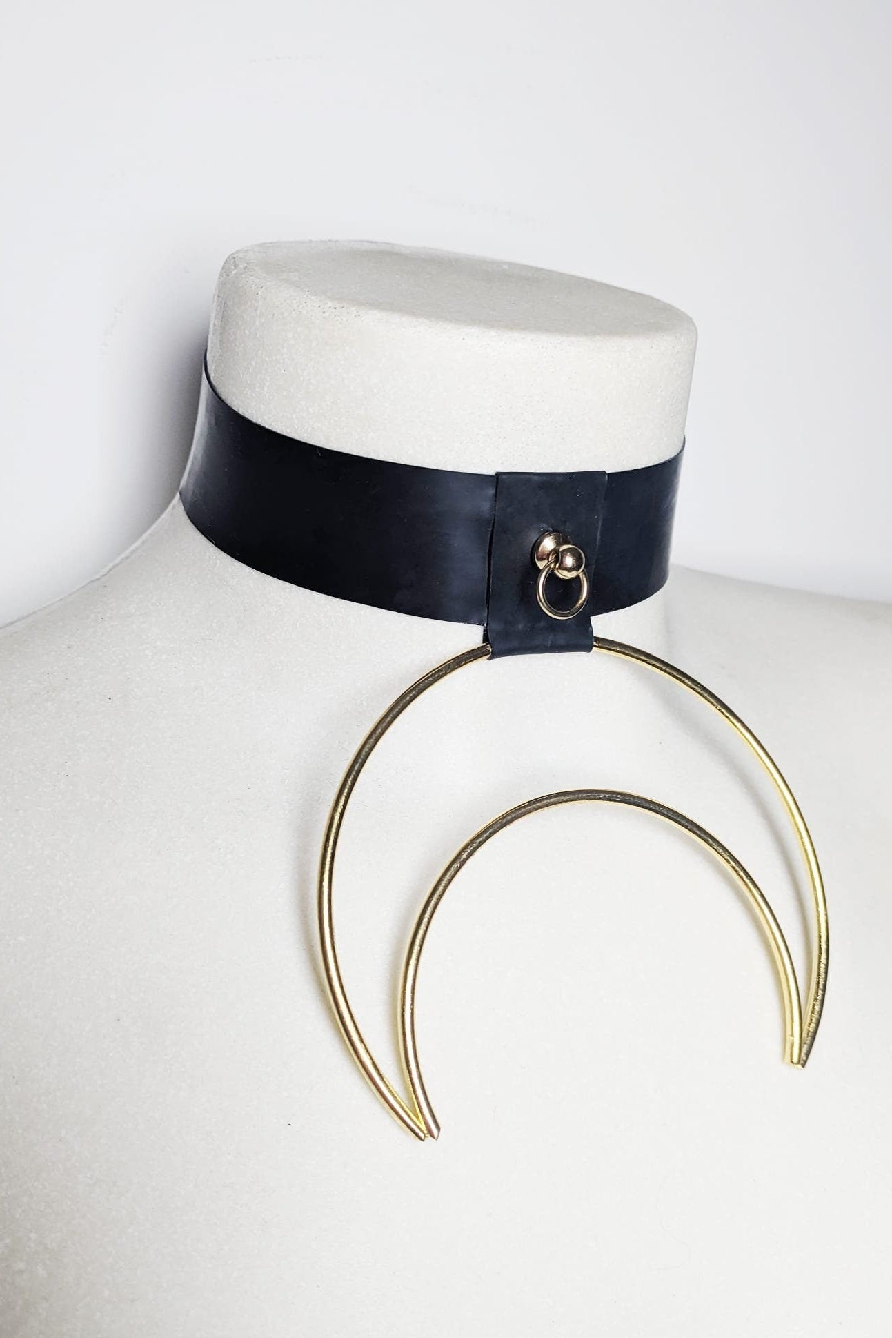 O'HARE Latex Moon Choker